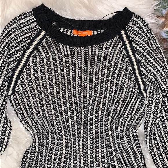 🧥Black w/Gray/white Crewneck Sweater. - Picture 3 of 8